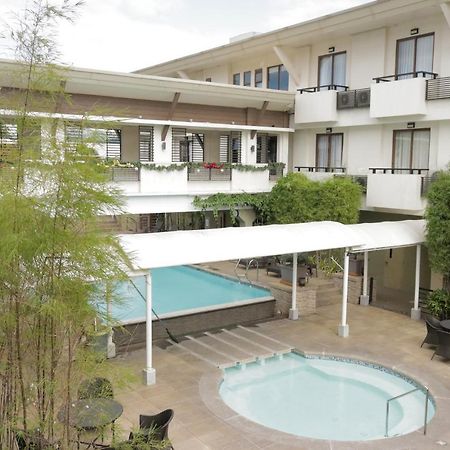 Mansion Garden Hotel Olongapo Exterior foto