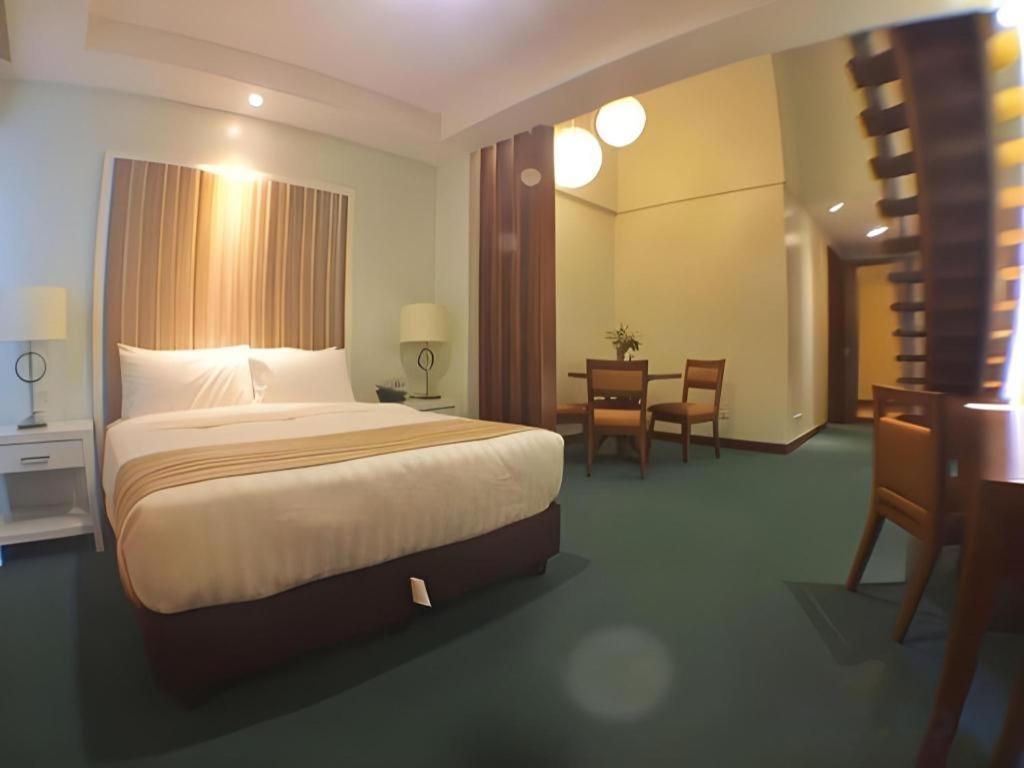 Mansion Garden Hotel Olongapo Exterior foto