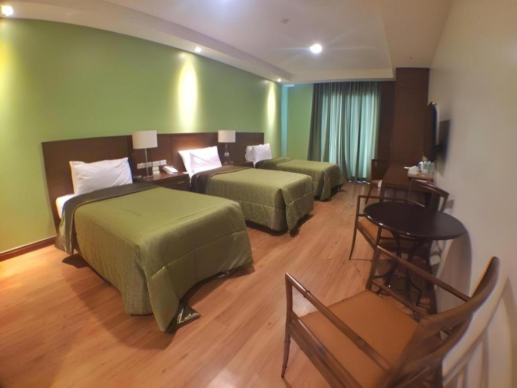 Mansion Garden Hotel Olongapo Exterior foto