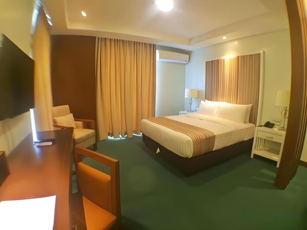 Mansion Garden Hotel Olongapo Exterior foto